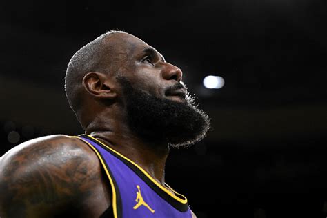 Lakers vs. Mavericks odds, props, predictions: LeBron, AD, .